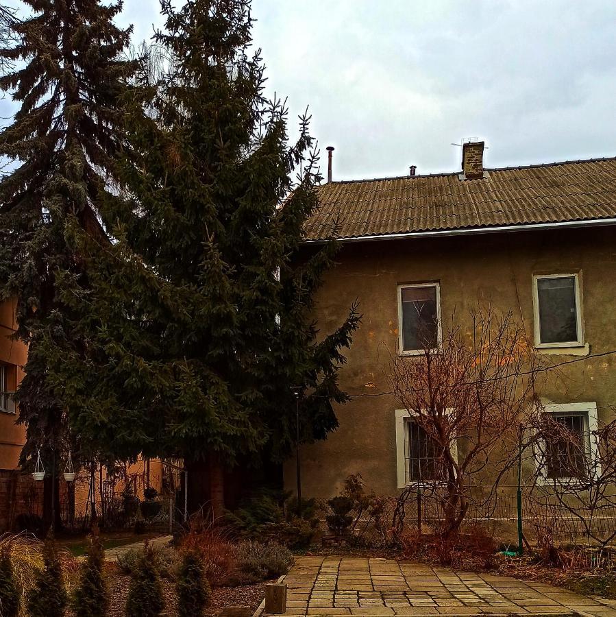 Apartment On Zaliznychna Львов Экстерьер фото