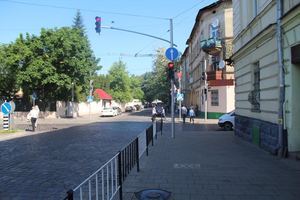 Apartment On Zaliznychna Львов Экстерьер фото